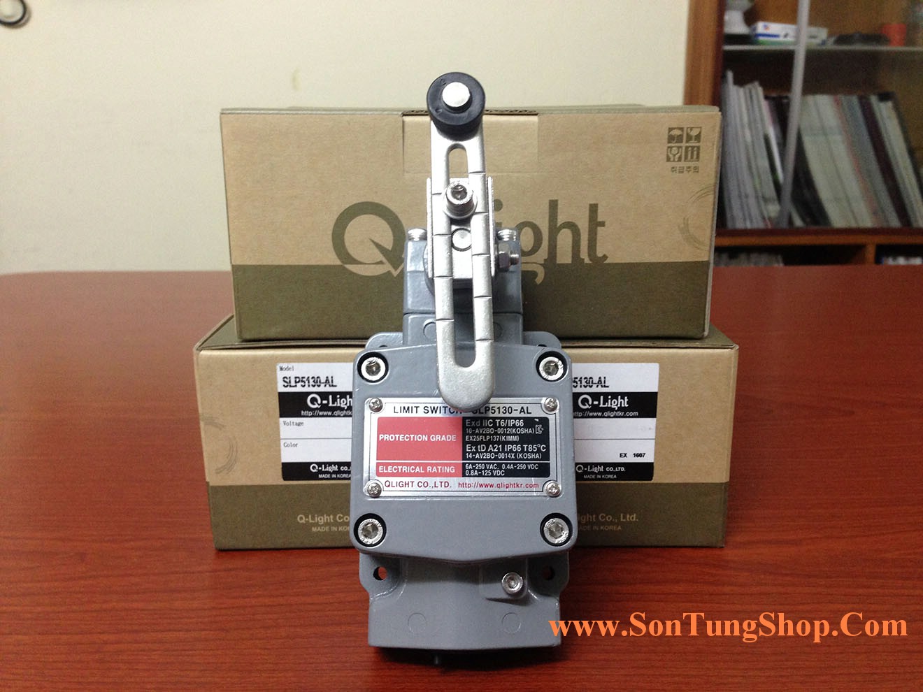 Công tắc hành trình Limit Switch Qlight Phòng nổ Qlight Korea SLP5130-Mở Hộp